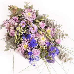 Paars en blauw rouwboeket