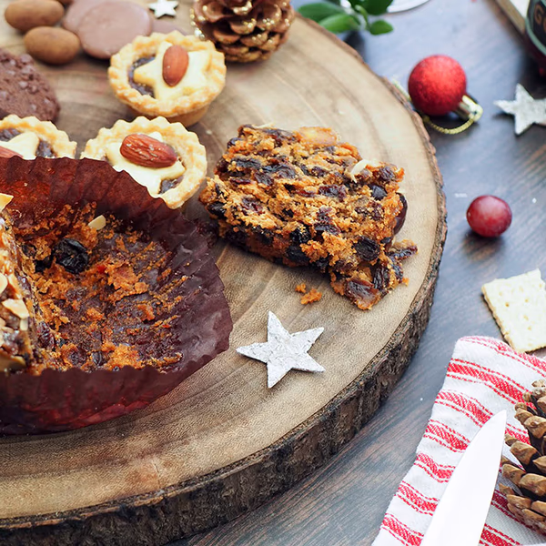 100-Christmas-B2B-food-and-drink-hamper-cake-mince-pies-detail-square-low-1.jpg