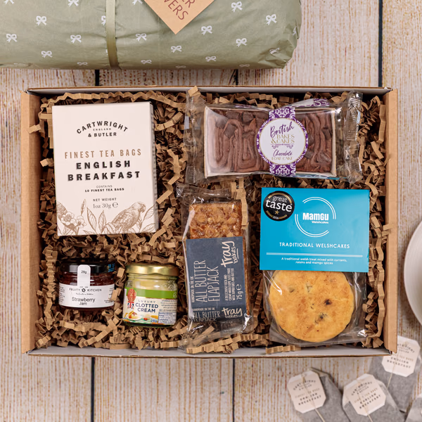 THE MINI AFTERNOON TEA HAMPER