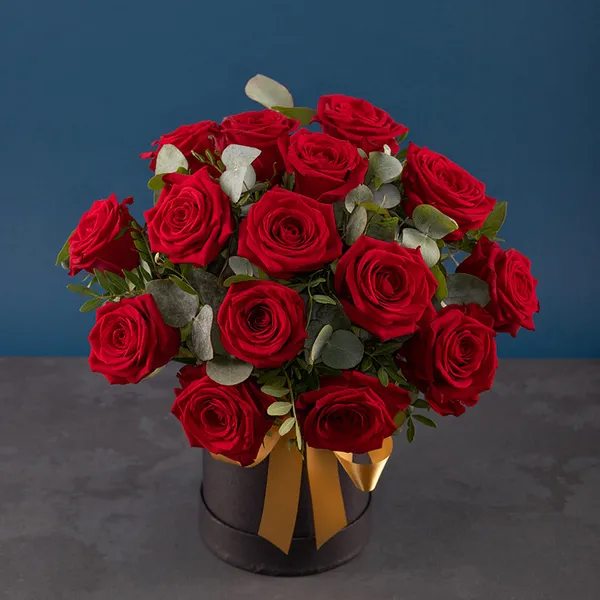 Red Roses in Hatbox