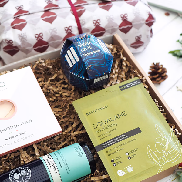 Christmas-Care-with-cocktail-in-box-detail-square-low.jpg