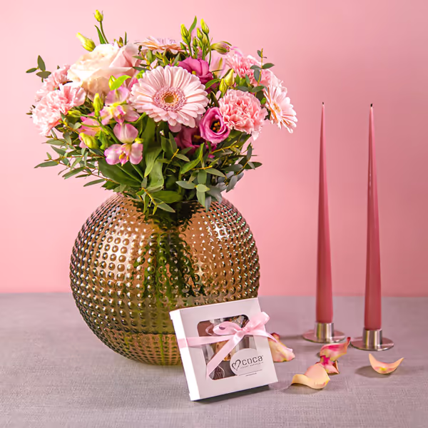 rosa bukett med sjokolade eske