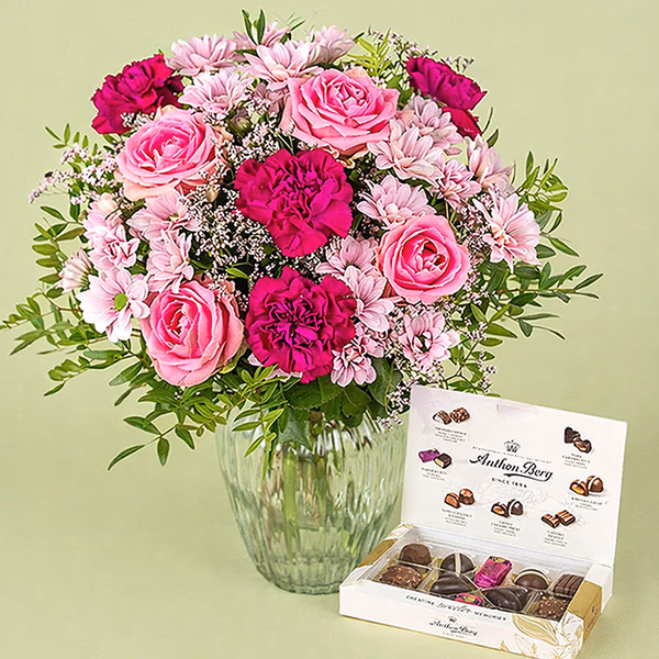 pink bouquet with rosé