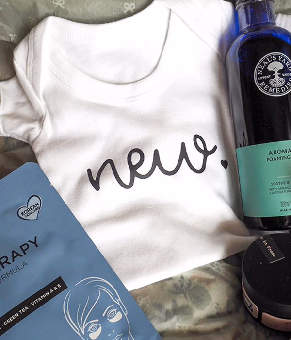 New Mum Out Box Babygrow Detail Square 600x600.jpg