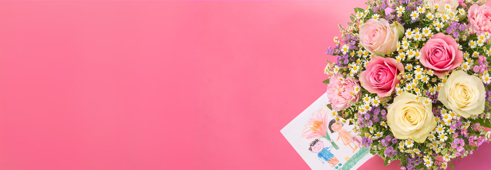 blumenstrauss mit gruppe von frauen im hintergrund