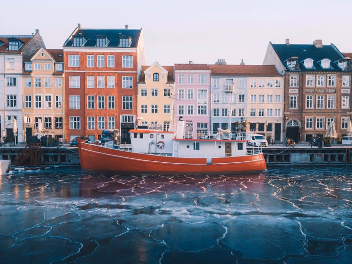 Send lidt kærlighed hele vejen til København. Bestil din blomsterlevering i dag!
